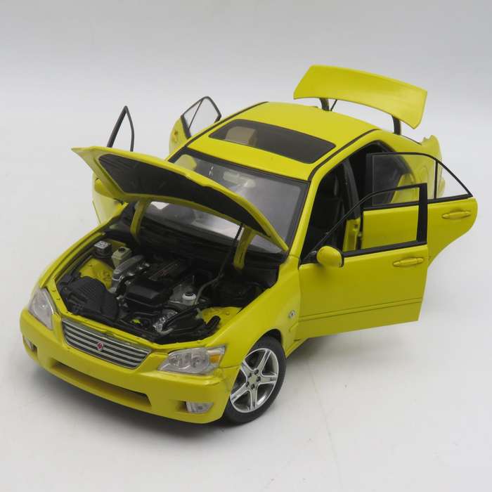 AutoArt Toyota Altezza RS200 die-cast model car - front and rear bumper damaged - Scale 1/18