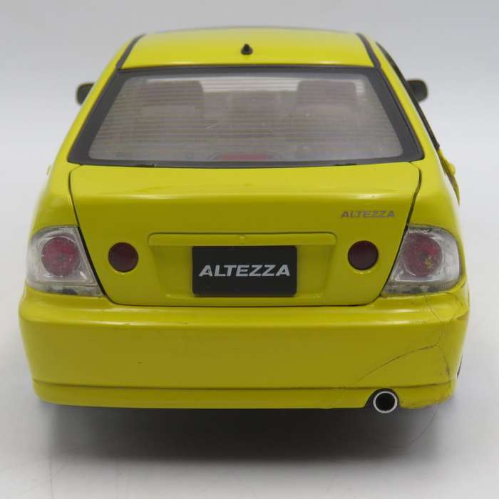 AutoArt Toyota Altezza RS200 die-cast model car - front and rear bumper damaged - Scale 1/18