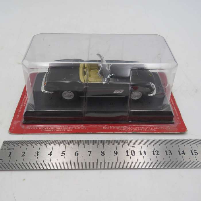 1957 Ferrari 250 GT California die-cast model car - scale1/43