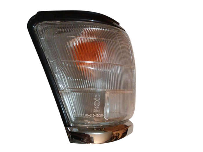 Toyota Hilux KZTE 1998-02 Top Black lower Chrome RHS Corner lamp