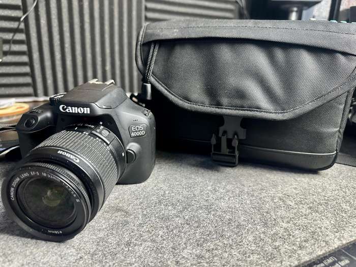 Canon EOS 4000D Starter Bundle