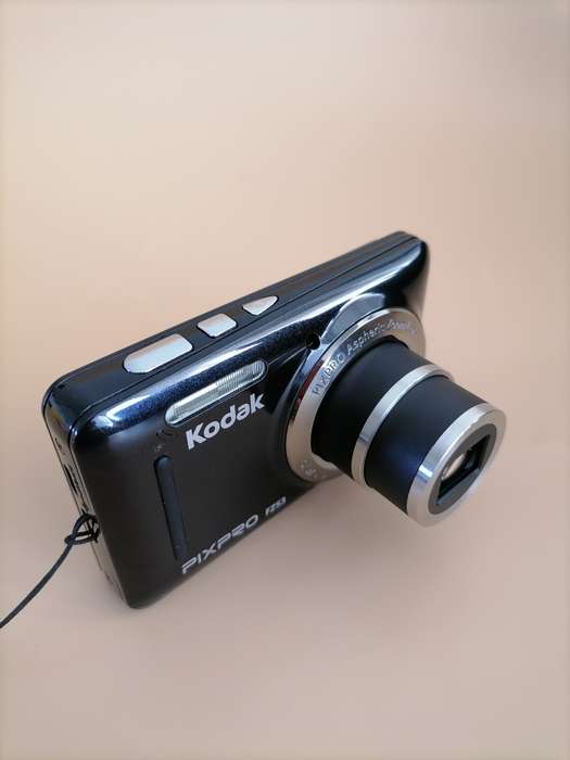 Kodak PixPro FZ53 Digital Camera ( 16MP, 5x Optical Zoom & HD Videos) Black