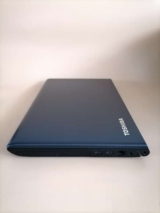 Toshiba Tecra A50 A0446 (Intel i7 4th, 256GB SSD, 8GB RAM) 15.6 Inch Laptop