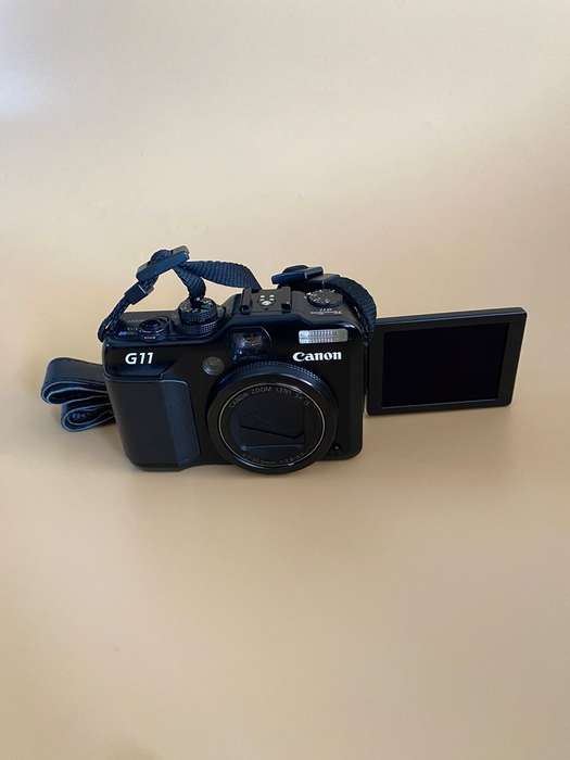 Canon PowerShot G11 Digital Camera (10MP, 720p HD & 5x Optical Zoom) Black
