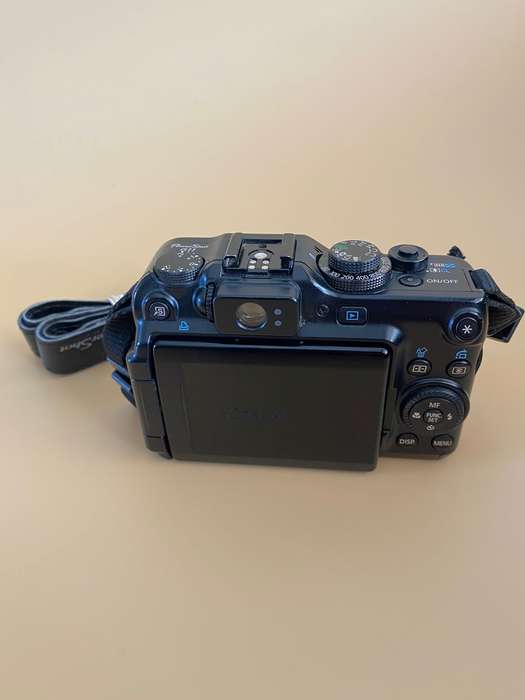 Canon PowerShot G11 Digital Camera (10MP, 720p HD & 5x Optical Zoom) Black