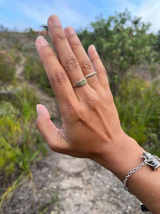 Dear 9ct golf leaf ring