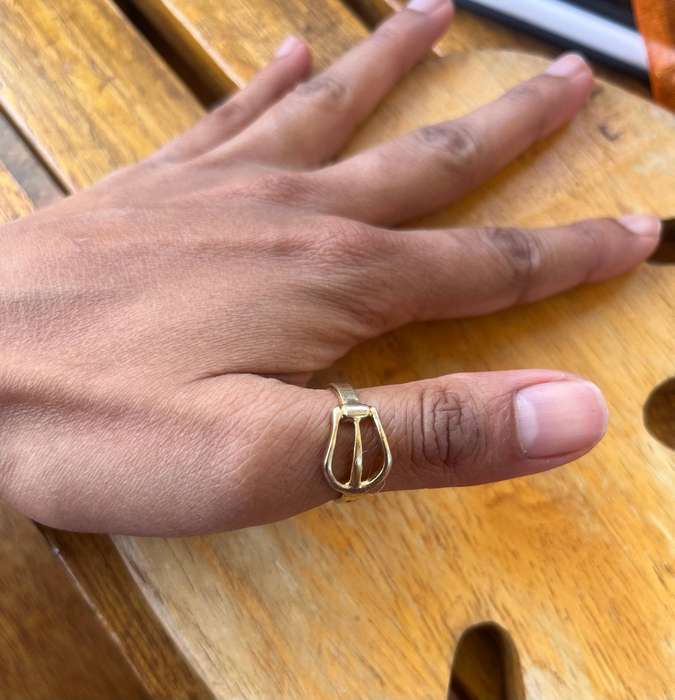 9ct gold buckle ring 3.03g