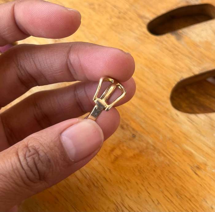 9ct gold buckle ring 3.03g