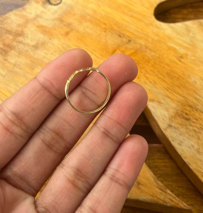 9ct Yellow gold heartbeat ring