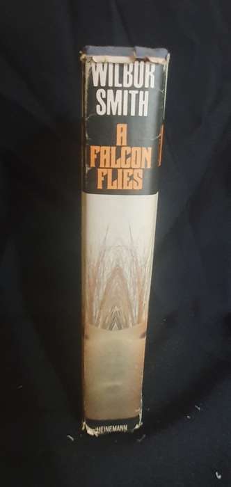 A Falcon Flies - Wilbur Smith