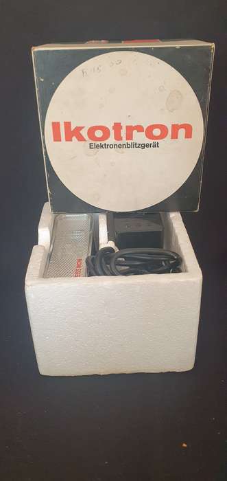 ZEISS IKOTRON C1 SLR vintage film camera flash boxed Ikon cable manual