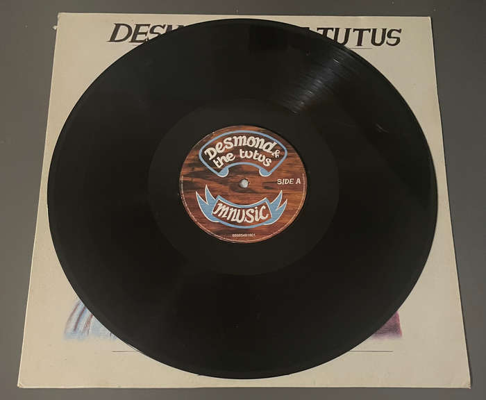Desmond and the Tutus - Mnusic