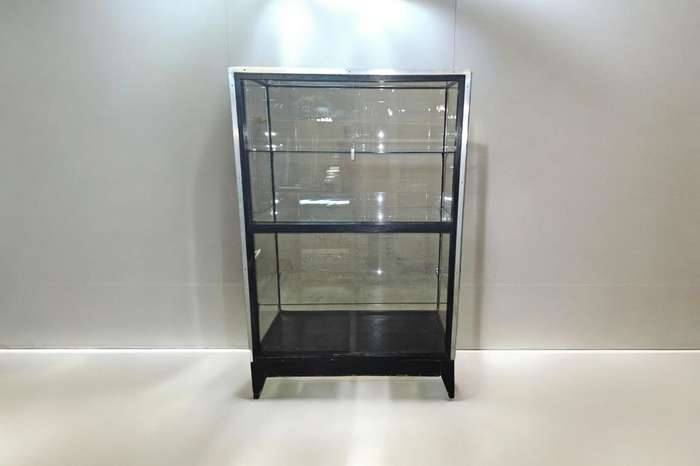 Merwitz Shopfitters Antique Show case