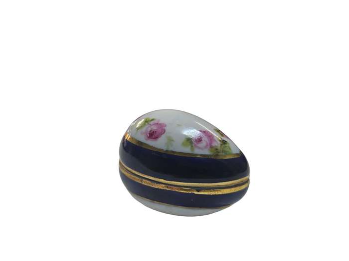 Vintage Porcelain Rose Pattern trinket/ring box