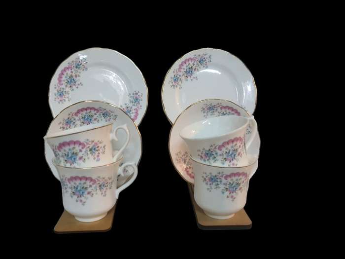 39 PC Queen Anne Set .