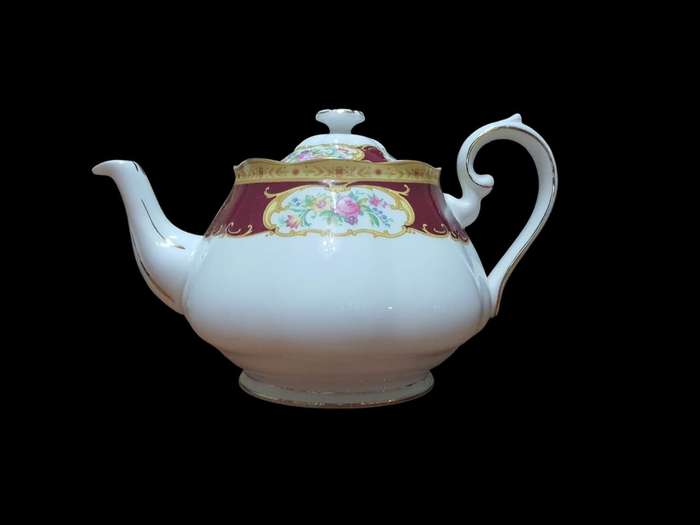 Royal Albert Lady Hamilton 23-piece tea set