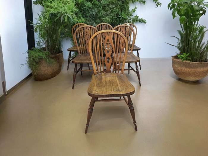 Windsor Six Seater Oak Dining Room set