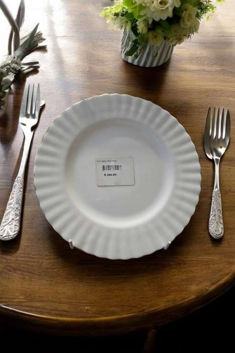 Royal Albert Valdor fish plate