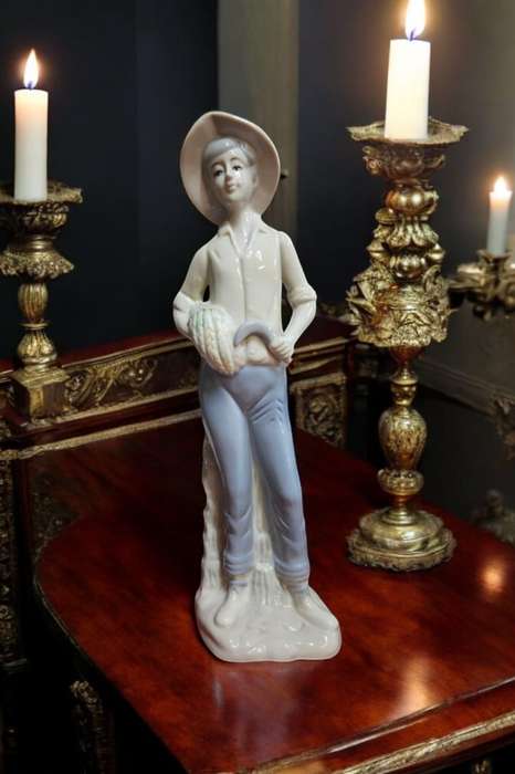 Lladro Style figurine