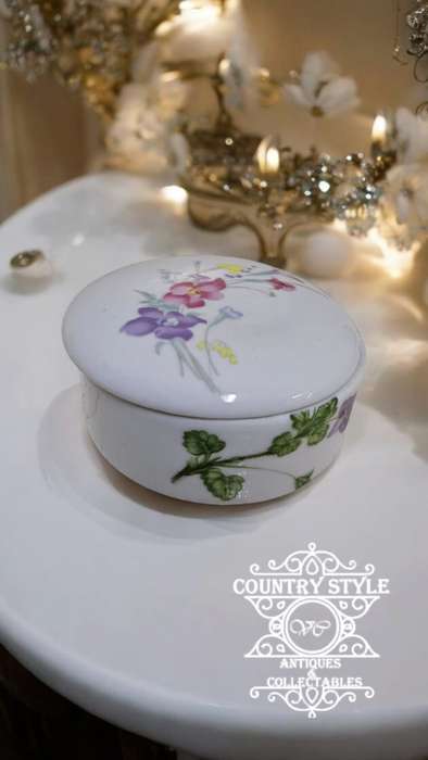 De Paris Floral Porcelain Ring/Trinket Box