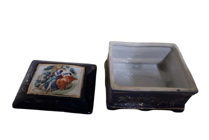 Winco Porcelain Limoges Style Ring Box/Trinket Box,