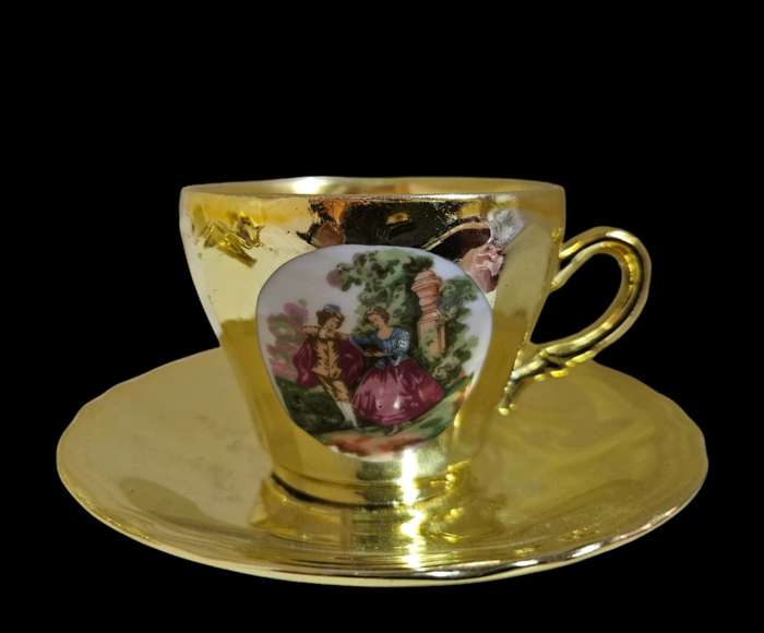 6 vintage Gold Demitasse Cups & Saucers