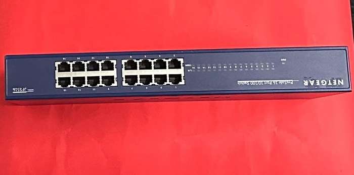 NETGEAR JFS516 16-port Fast Ethernet Switch (10/100 Mbps)