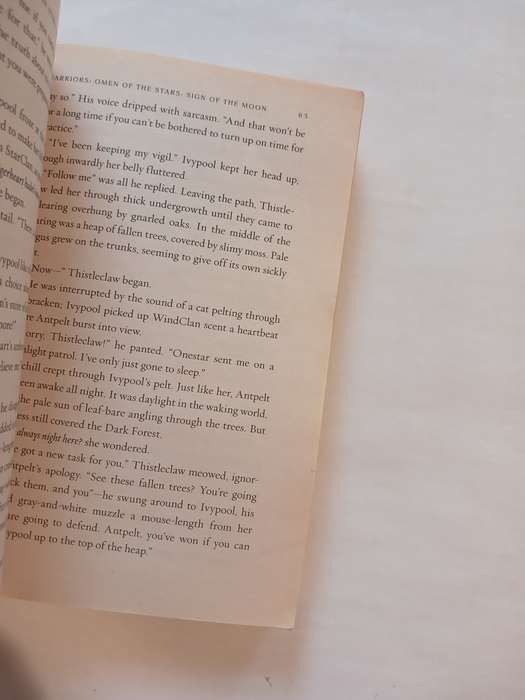 Warriors, Omen of the Stars, Sign of the Moon by Erin Hunter