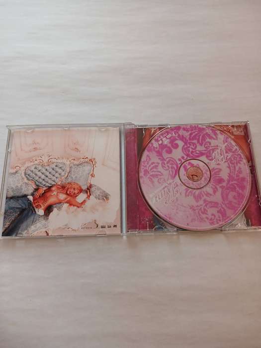 Lil' Kim, The Notorious KIM CD
