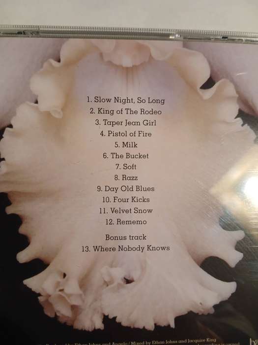 Kings of Leon, Aha Shake heartbreak CD
