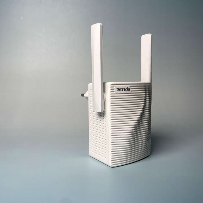 Tenda ac1200 Universal WiFi Range Extender Plug In with LAN port