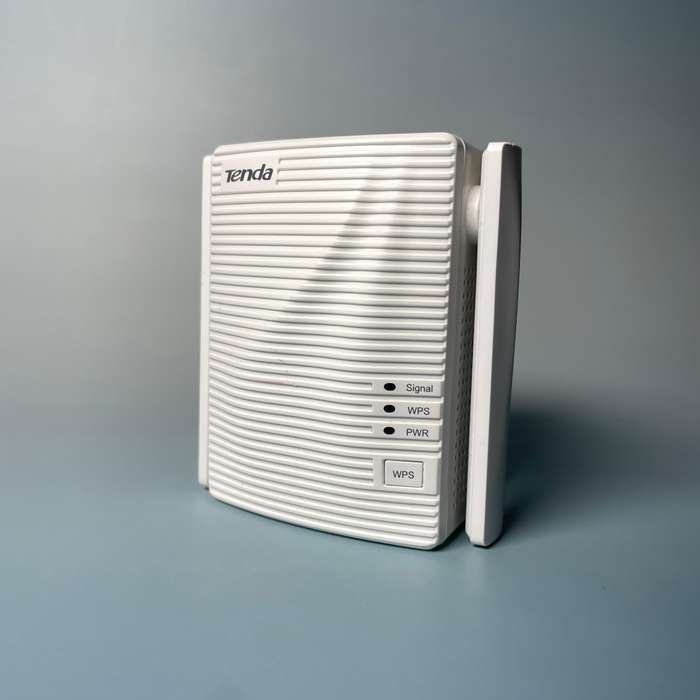 Tenda ac1200 Universal WiFi Range Extender Plug In with LAN port