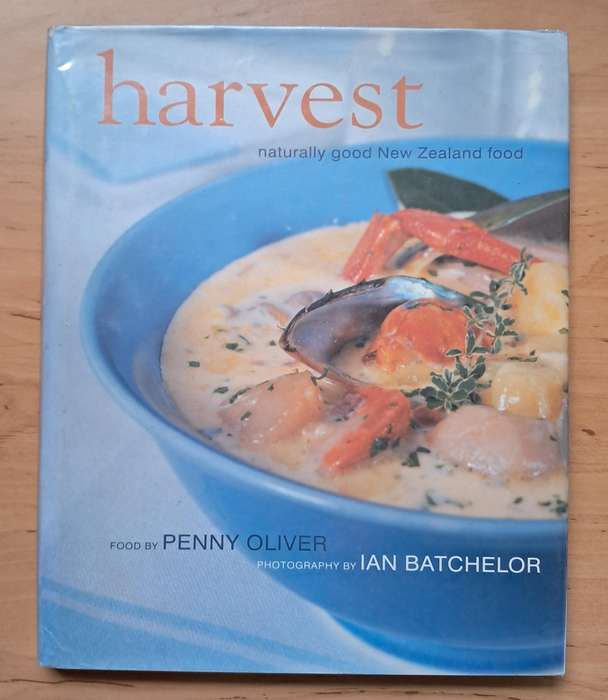 Harvest: Naturally Good New Zealand Food by Penny Oliver