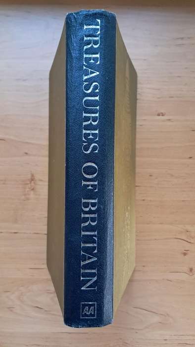 Treasures of Britain by AA