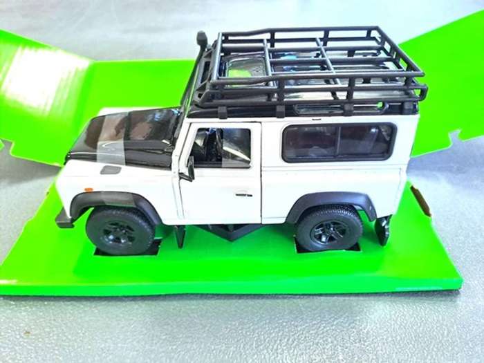 Land Rover Defender with Roof Rack Snorkel Cream 1/24 Scale WELLY 22498SP-W-CREAM