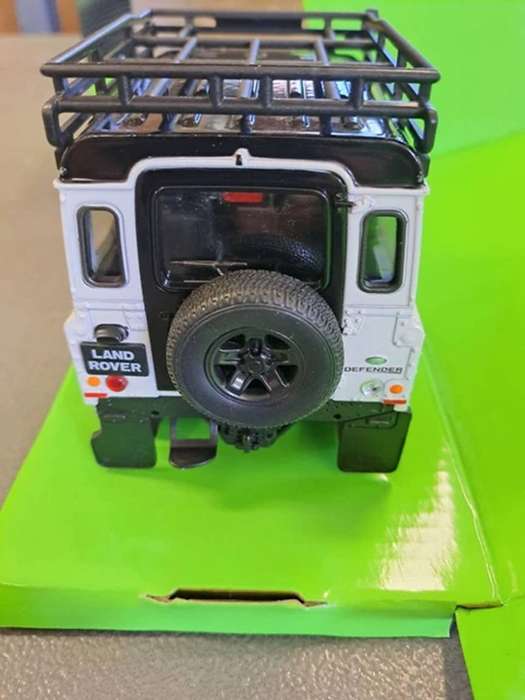 Land Rover Defender with Roof Rack Snorkel Cream 1/24 Scale WELLY 22498SP-W-CREAM