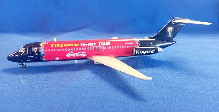Douglas DC-9-32 Global Aviation Leasing/FIFA - 1/200 Scale (Blue Box)(BBOX09)(TAS6154)