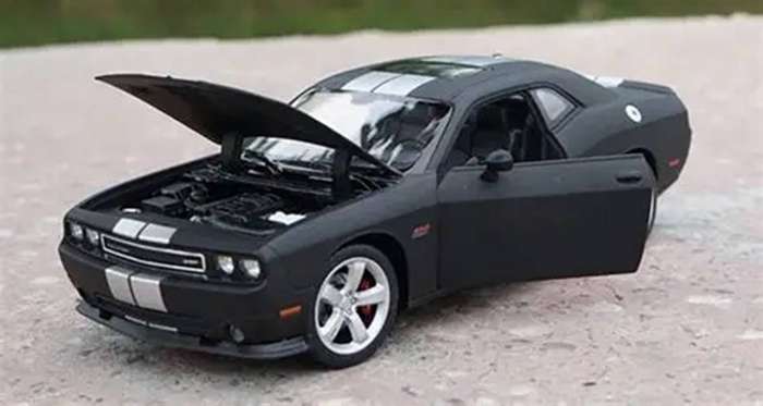 Dodge Challenger SRT Matt Black 2012 1/24 Scale WELLY 24049BLACK