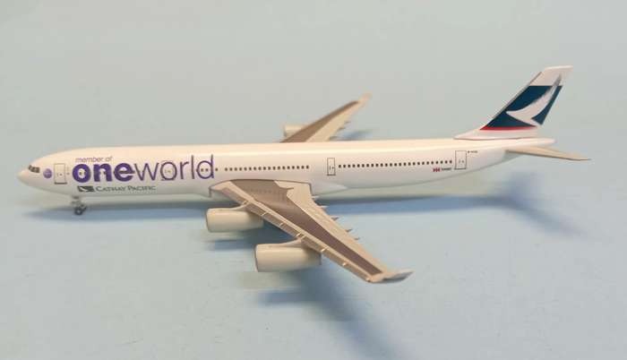 Airbus A340-300 Cathay Pacific - 1/500 Scale (Hogan)(HGBHXG)(TAS8023)