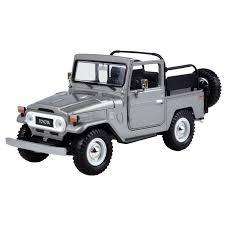 Toyota FJ40 Convertible  Silver - 1/24 Scale  (Motormax MOT79330)