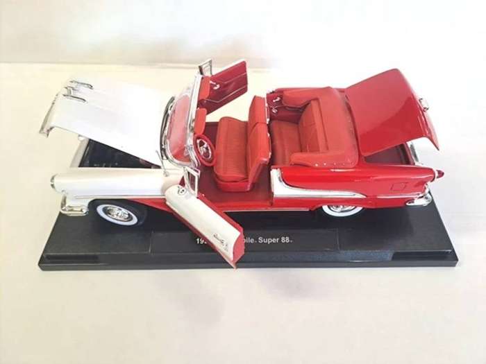 Oldsmobile Super 88 Convertible Red/White 1955 1/18 Scale WELLY 19869CR