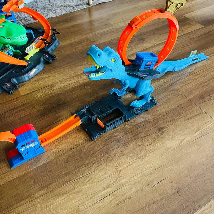 HOT WHEELS City T-Rex Chomp Down, Playset