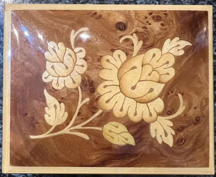 BURR WOOD MUSICAL BOX IN WORKING CONDITION