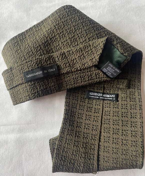 ORIGINAL GIORGIO ARMANI MENS PURE SILK HANDMADE TIE, BROWN WITH BLACK DOTTED PATTERN, MADE IN ITALY