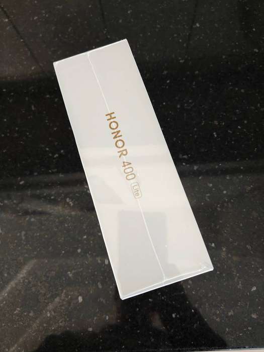 BRAND NEW SEALED HONOR 400 LITE 8+256