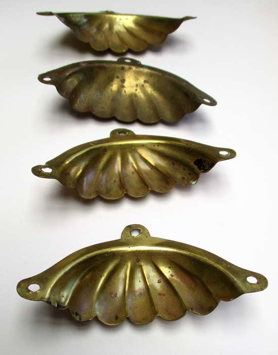 Antique / vintage - 4 brass cup handles for drawers - Jelly Mould