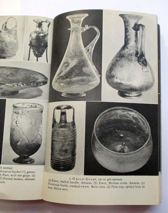 Glass through the ages - E. Barrington Heynes - Pelican Books paperback