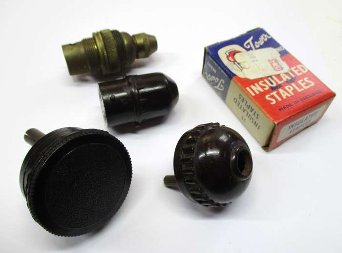 Small lot of vintage electrical items - plugs etc.