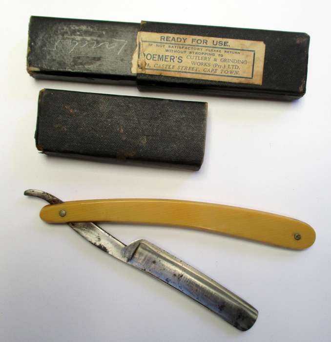 Vintage Keen Edge - Sheffield made straight razor / cut throat razor in box.