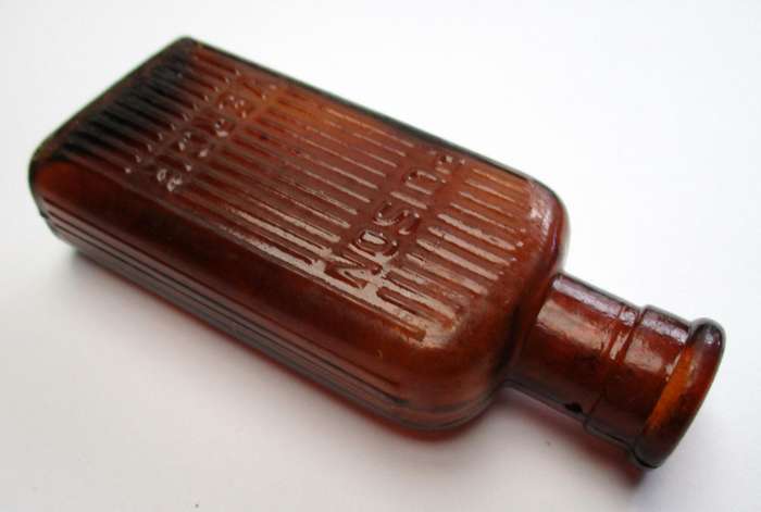 Vintage Amber Poison Bottle / Vergif bottle  - Talana